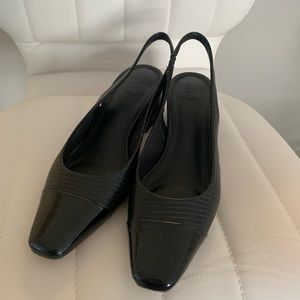 Block heel shoes in faux leather